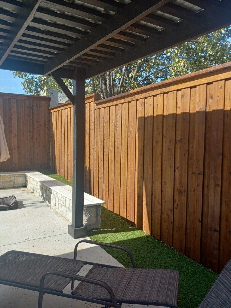 Aluminum Fence, Wrought Iron Fence,  Vinyl fence, Wood Fence and chain link fence options in the Irving, Texas area.